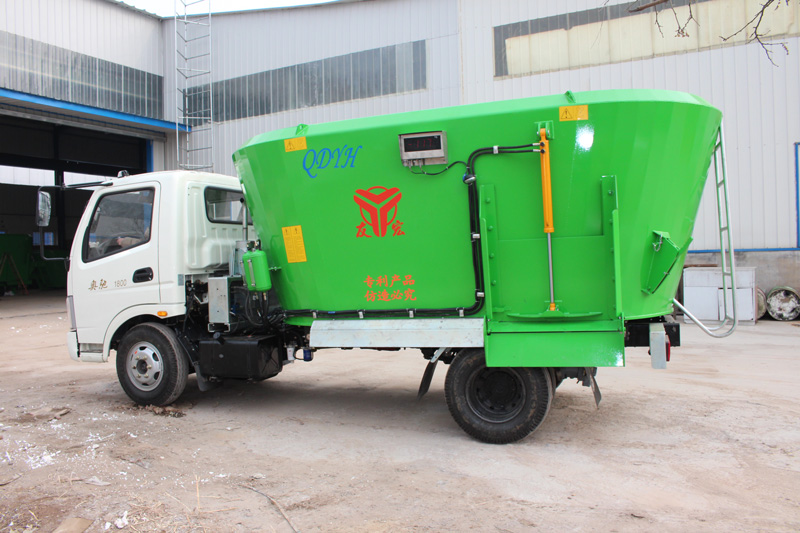 車載式14m3TMR飼料攪拌機(jī)